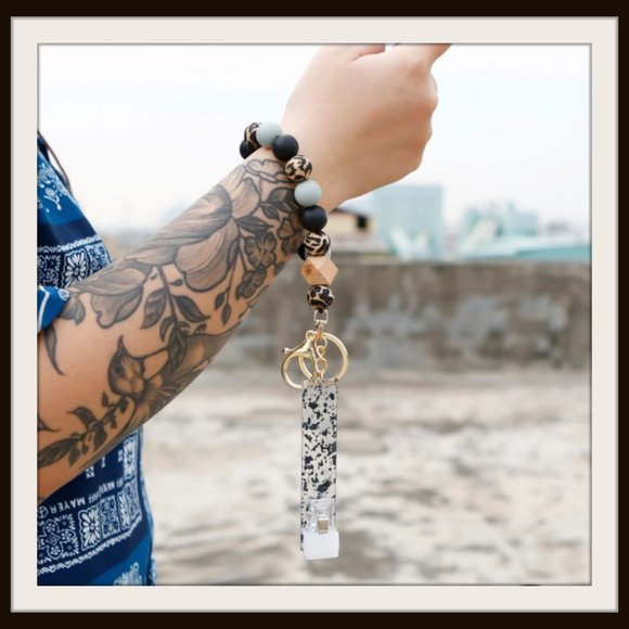 Contactless Card Grabber for Long Nails, Wristlet Keychain Bracelet for Women - Picture 2 of 3